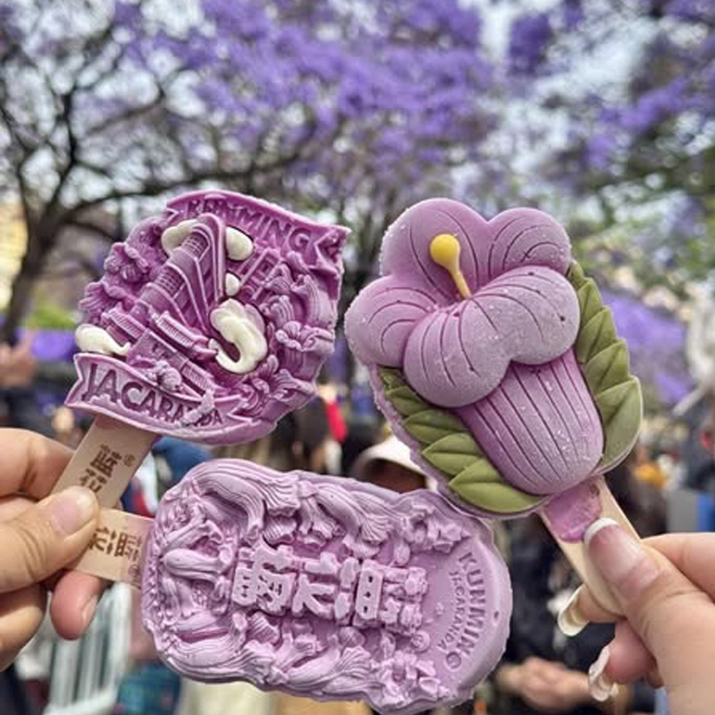 Côn Minh tháng 5 với chiếc xe buýt đầy màu phượng tím mộng mơ